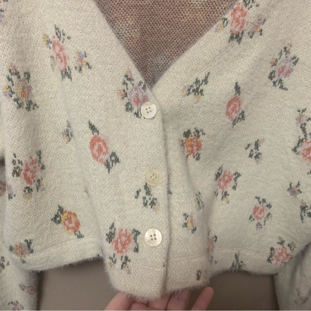 Daily Practice by Anthropologie Floral Printed Cropped Sweater Cream Pink XL - Picture 4 of 7